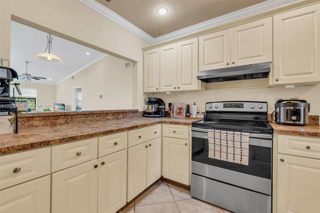 6633 N Parkway Dr 5-7, Margate, FL 33068