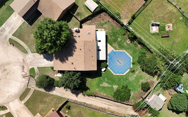 1372 W Cedarbrook Lane, Moore, OK 73170
