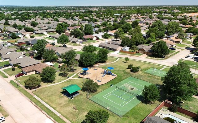1372 W Cedarbrook Lane, Moore, OK 73170