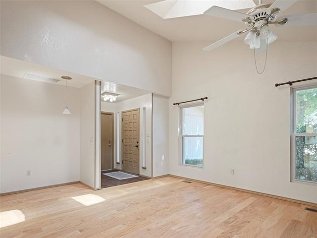 1372 W Cedarbrook Lane, Moore, OK 73170
