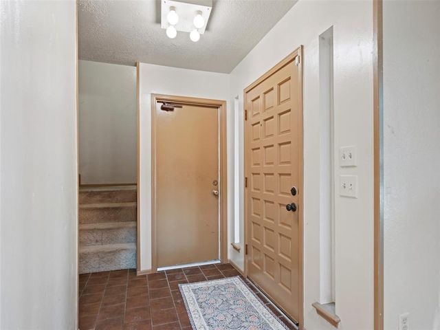 1372 W Cedarbrook Lane, Moore, OK 73170