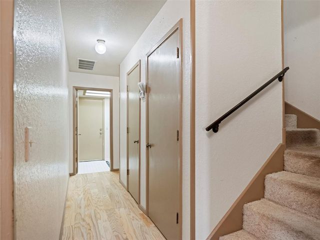 1372 W Cedarbrook Lane, Moore, OK 73170