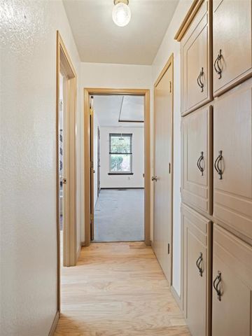 1372 W Cedarbrook Lane, Moore, OK 73170