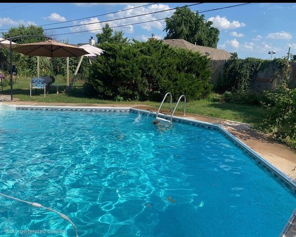 1372 W Cedarbrook Lane, Moore, OK 73170