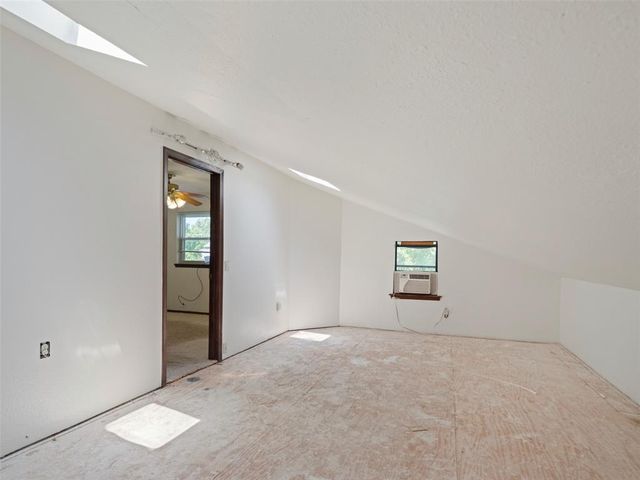 1372 W Cedarbrook Lane, Moore, OK 73170