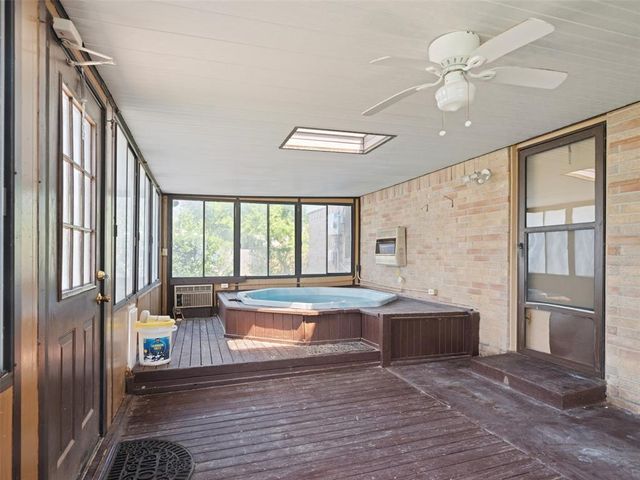 1372 W Cedarbrook Lane, Moore, OK 73170