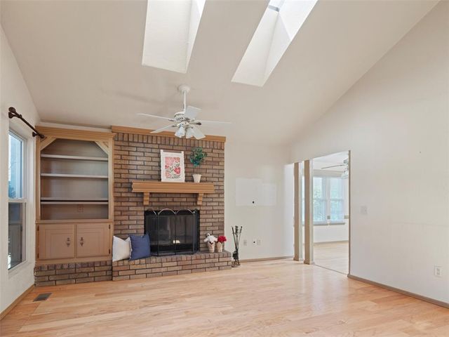 1372 W Cedarbrook Lane, Moore, OK 73170