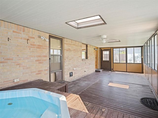 1372 W Cedarbrook Lane, Moore, OK 73170