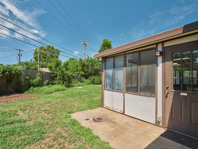 1372 W Cedarbrook Lane, Moore, OK 73170