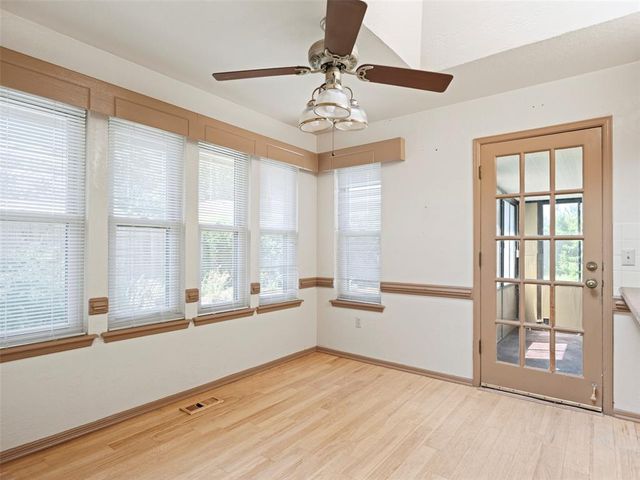 1372 W Cedarbrook Lane, Moore, OK 73170