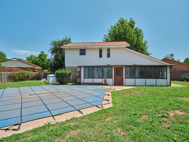 1372 W Cedarbrook Lane, Moore, OK 73170