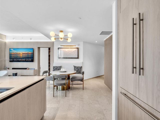 88 SW 7th St 2011, Miami, FL 33130
