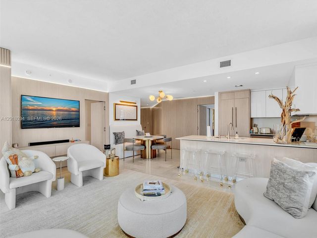 88 SW 7th St 2011, Miami, FL 33130