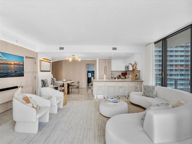 88 SW 7th St 2011, Miami, FL 33130