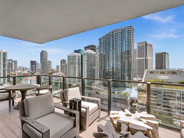 88 SW 7th St 2011, Miami, FL 33130