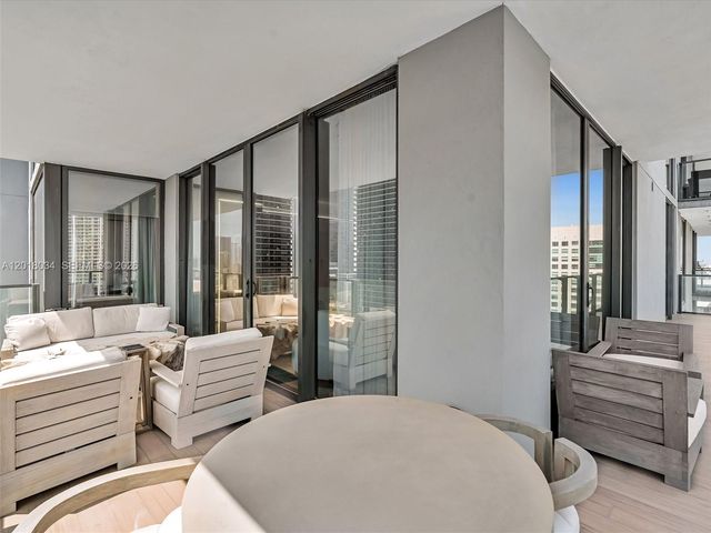88 SW 7th St 2011, Miami, FL 33130