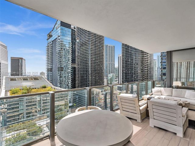 88 SW 7th St 2011, Miami, FL 33130