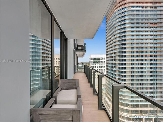 88 SW 7th St 2011, Miami, FL 33130