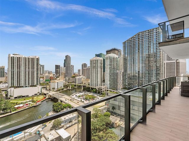 88 SW 7th St 2011, Miami, FL 33130