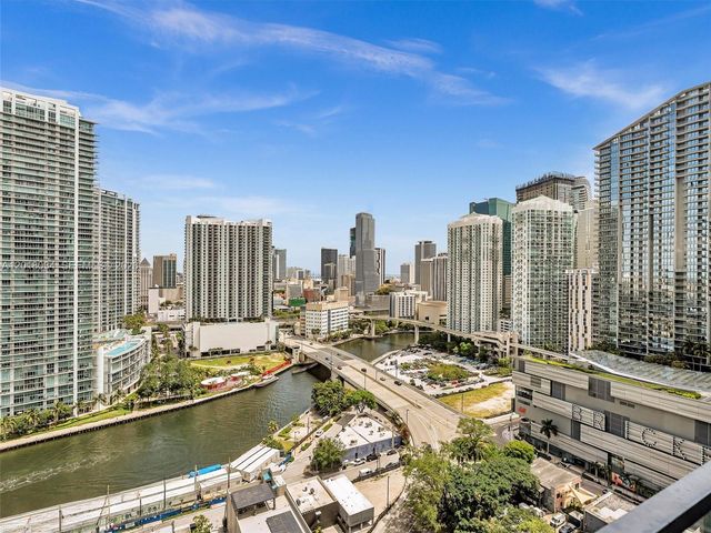 88 SW 7th St 2011, Miami, FL 33130