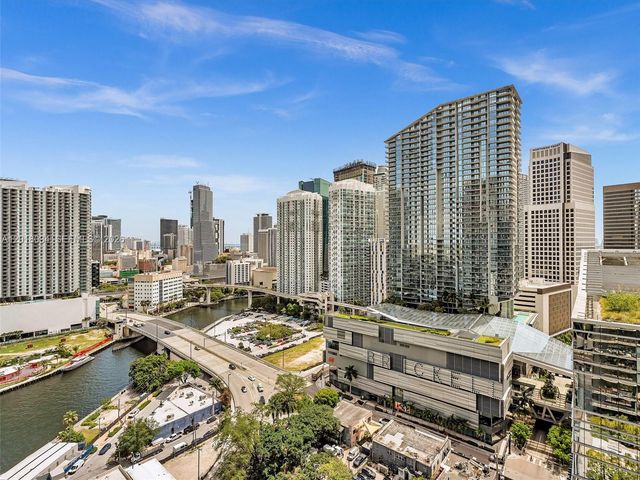 88 SW 7th St 2011, Miami, FL 33130