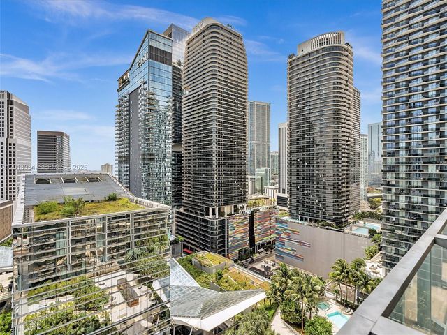 88 SW 7th St 2011, Miami, FL 33130