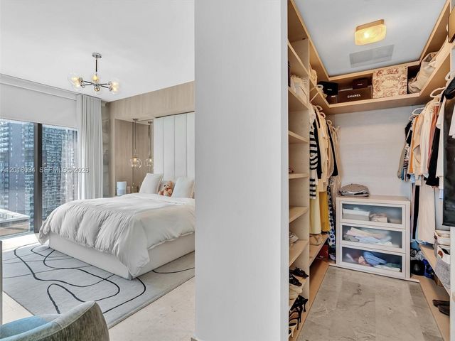 88 SW 7th St 2011, Miami, FL 33130