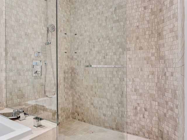 88 SW 7th St 2011, Miami, FL 33130