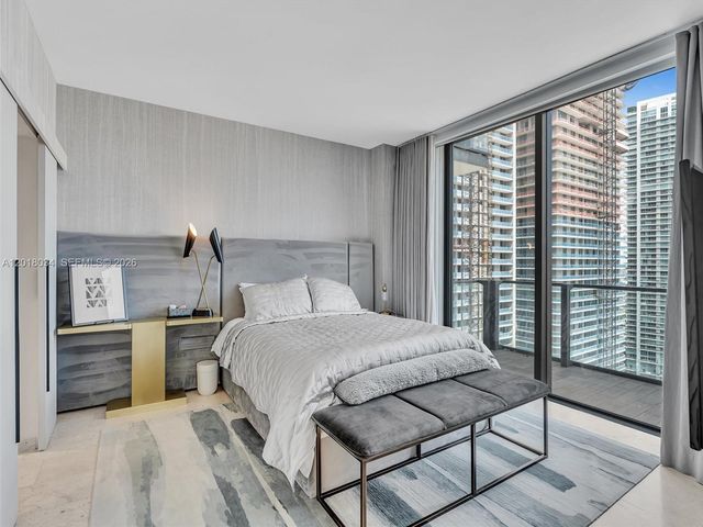 88 SW 7th St 2011, Miami, FL 33130