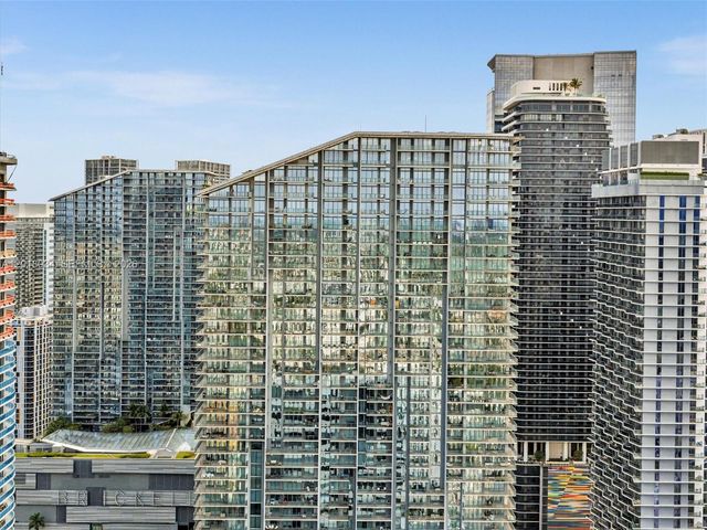 88 SW 7th St 2011, Miami, FL 33130