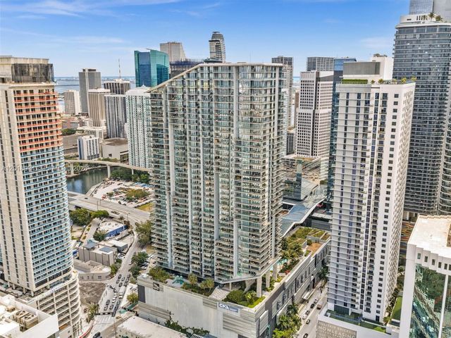 88 SW 7th St 2011, Miami, FL 33130