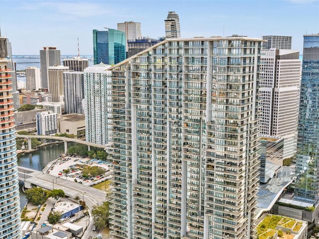 88 SW 7th St 2011, Miami, FL 33130