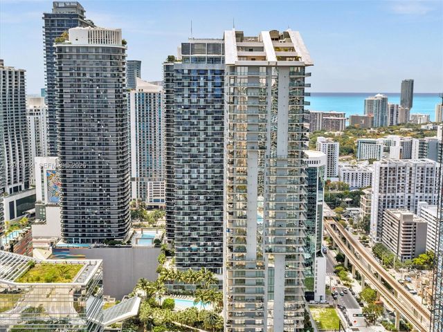 88 SW 7th St 2011, Miami, FL 33130