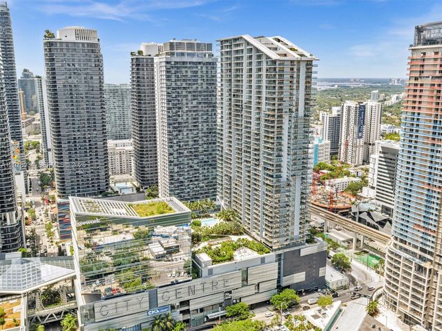 88 SW 7th St 2011, Miami, FL 33130