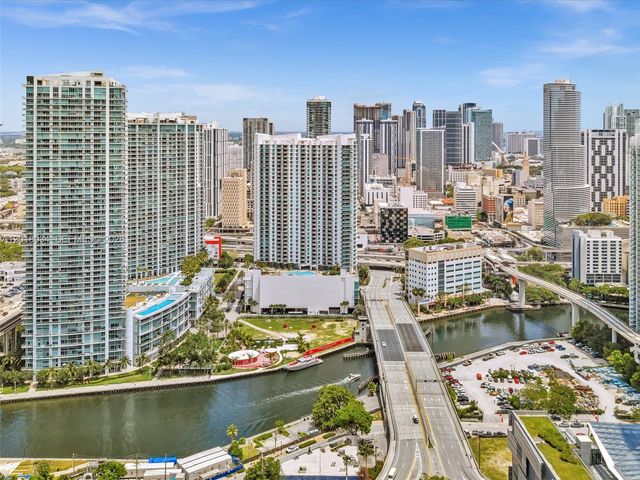 88 SW 7th St 2011, Miami, FL 33130