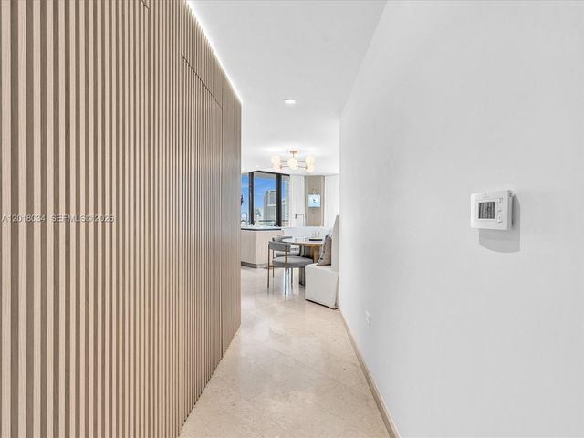 88 SW 7th St 2011, Miami, FL 33130