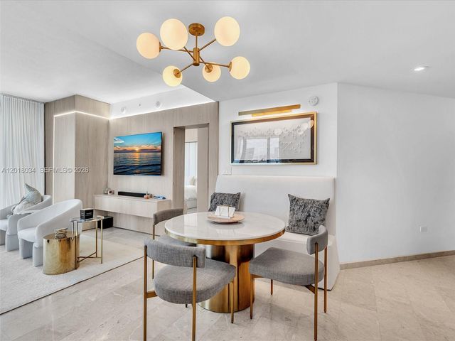 88 SW 7th St 2011, Miami, FL 33130