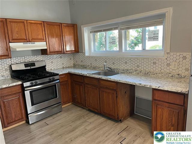 103 North Oak Street, Easton, PA 18042
