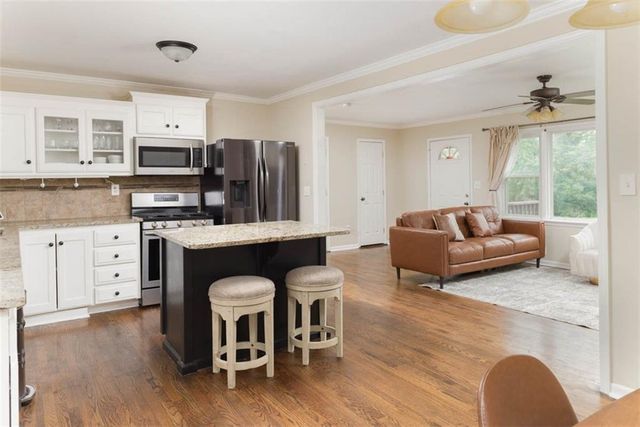 8840 N Forest Avenue, Kansas City, MO 64155