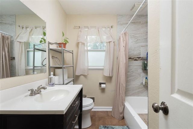 8840 N Forest Avenue, Kansas City, MO 64155