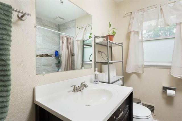 8840 N Forest Avenue, Kansas City, MO 64155