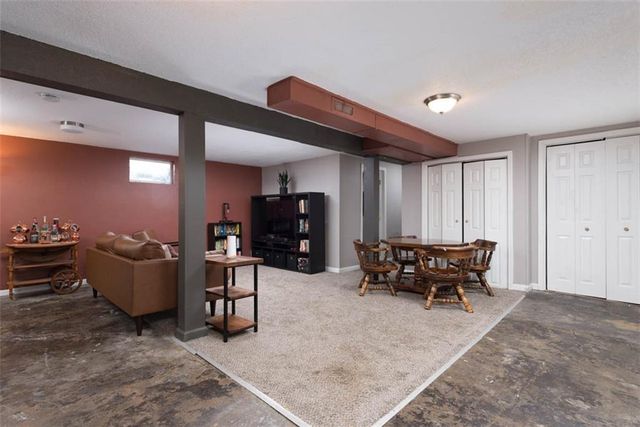 8840 N Forest Avenue, Kansas City, MO 64155