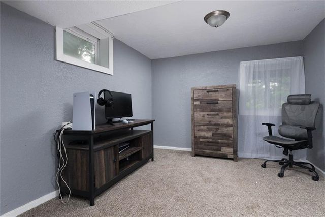 8840 N Forest Avenue, Kansas City, MO 64155