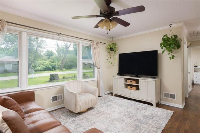 8840 N Forest Avenue, Kansas City, MO 64155