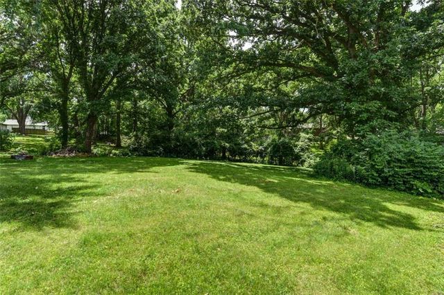 8840 N Forest Avenue, Kansas City, MO 64155
