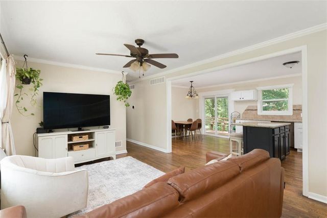8840 N Forest Avenue, Kansas City, MO 64155