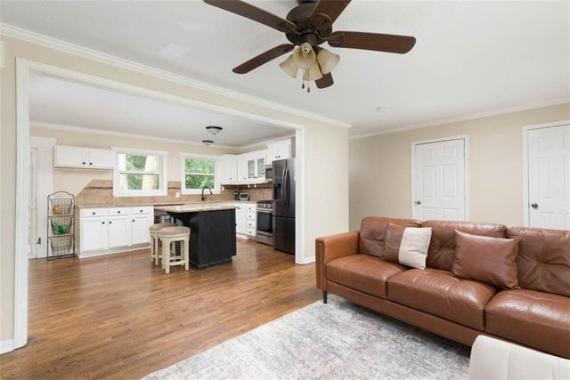 8840 N Forest Avenue, Kansas City, MO 64155