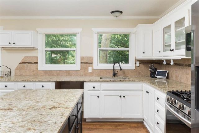 8840 N Forest Avenue, Kansas City, MO 64155