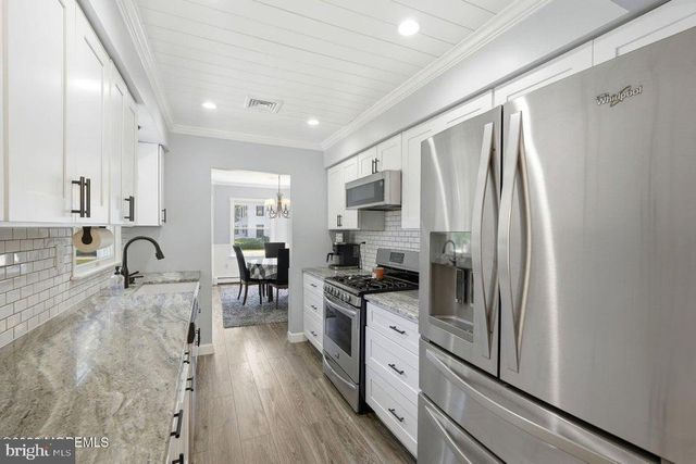 482 CLIFTON AVE, Bayville, NJ 08721