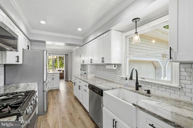 482 CLIFTON AVE, Bayville, NJ 08721